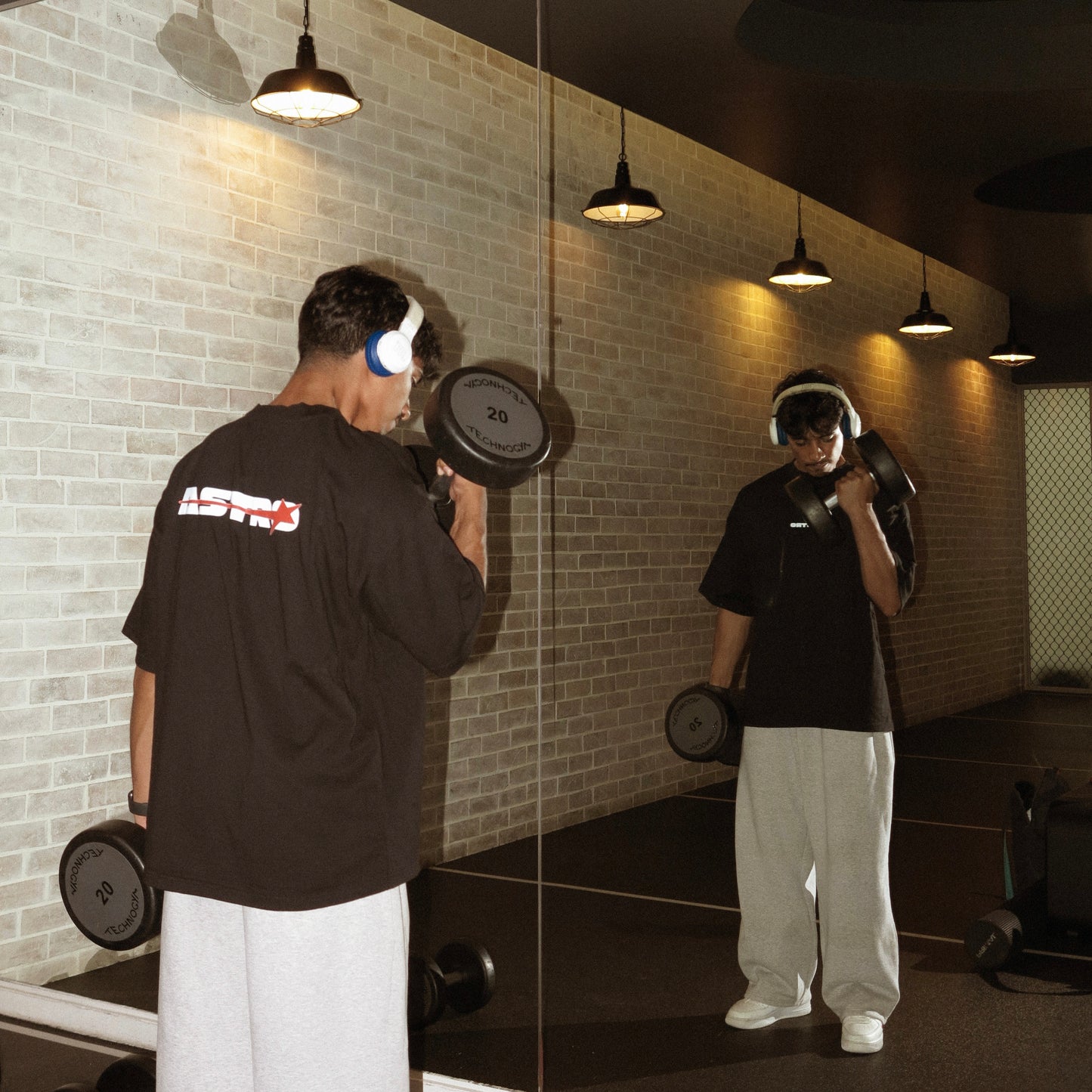 ASTRO OVERSIZED - BLACK